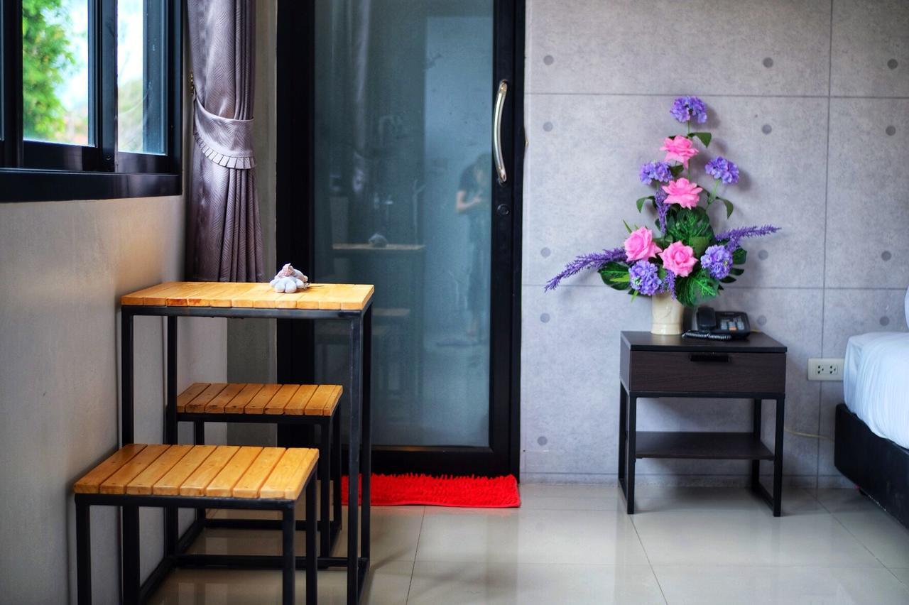 Royal Nine Hotel Kanchanaburi Exterior foto